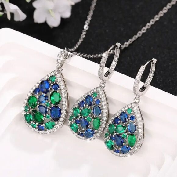 Green Blue Diamond Pendant Necklace - Picture 1 of 8